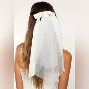 Lulus Aisle Style Ivory Satin Bow Hair Clip Mini Veil